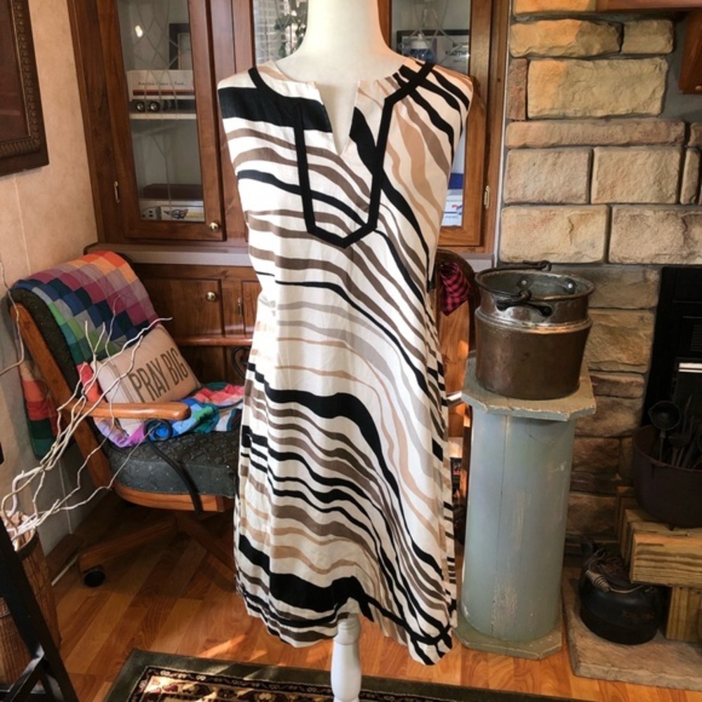 DANA BUCHMAN SIZE LARGE BLACK TAN AND GRAY STRIPED SLEEVELESS DRESS FULLY LINED